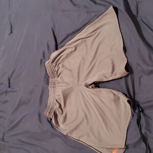 Under Armour  gray boys athletic shorts.  Size Medium